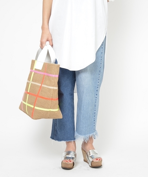 SOLPRESA（ソルプレーサ）の「リネントートバッグ（MIDIUM)（トートバッグ・レディース・ブラック/ピンク系その他/ホワイト・MEDIUM）」の8枚目の写真