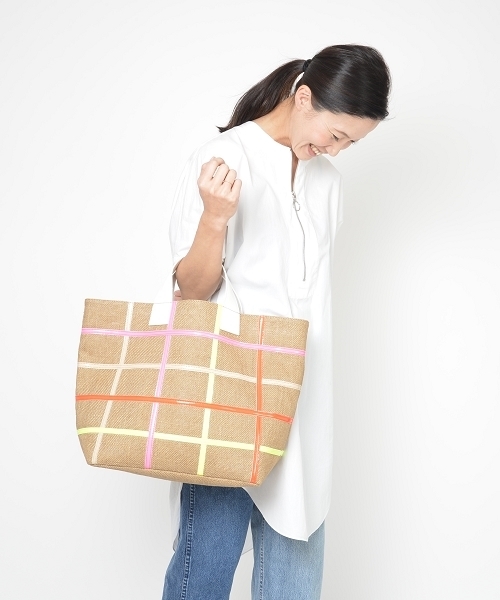 SOLPRESA（ソルプレーサ）の「リネントートバッグ（MIDIUM)（トートバッグ・レディース・ブラック/ピンク系その他/ホワイト・MEDIUM）」の11枚目の写真