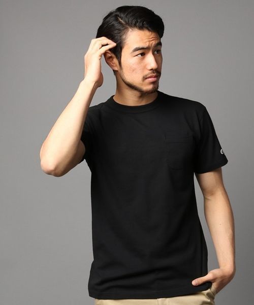 Champion（チャンピオン）の「【Champion】無地クルーネックTシャツ（Tシャツ/カットソー・メンズ・ホワイト/イエロー/グリーン/ダークグリーン/グレー/ベージュ/サックスブルー/ブラック/レッド/ネイビー/マスタード/ライトグレー/ブラウン/ダークグレー/ワイン/ブルー/ライトピンク/ターコイズブルー/ライトグリーン/オレンジ/ロイヤルブルー/ダークブラウン/パープル・MEDIUM/LARGE/SMALL/X-LARGE）」の3枚目の写真