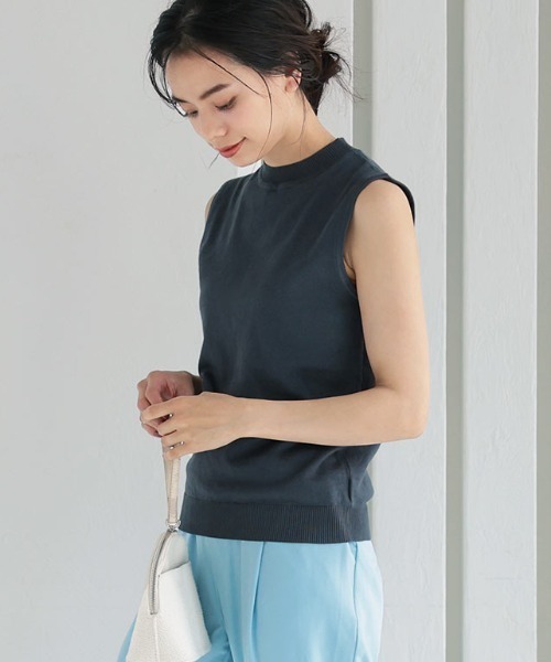 KOBE LETTUCE（コウベレタス）の「ノースリーブハイネックサマーニットトップス（ニット/セーター・レディース・ホワイト×ネイビー/ベージュ/ラベンダー/ピンク/ホワイト×ブラック/ブラック/サックスブルー/オフホワイト/ブルー/イエロー/ブラウン/ボルドー/カーキ/レッド/グリーン/ネイビー/グレー系・FREE/S/M）」の6枚目の写真