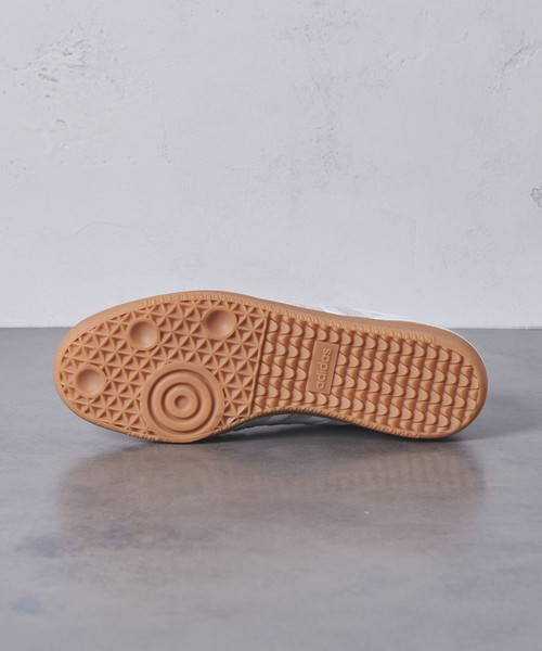 adidas Originals（アディダスオリジナルス）の「【別注】＜adidas(アディダス)＞ SAMBA MENS †（スニーカー・メンズ・ホワイト・25㎝/25.5cm/26cm/26.5cm/27cm/27.5cm/28cm/28.5cm/29cm/30cm）」の5枚目の写真