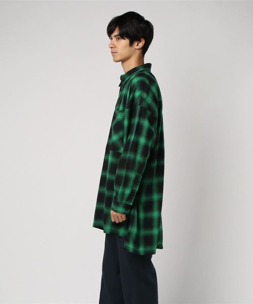 AZIONE（アジオネ）の「AZIONE/アジオネ/オンブレービッグシャツ（シャツ/ブラウス・メンズ・グレー/レッド/ブルー/グリーン・FREE）」の5枚目の写真