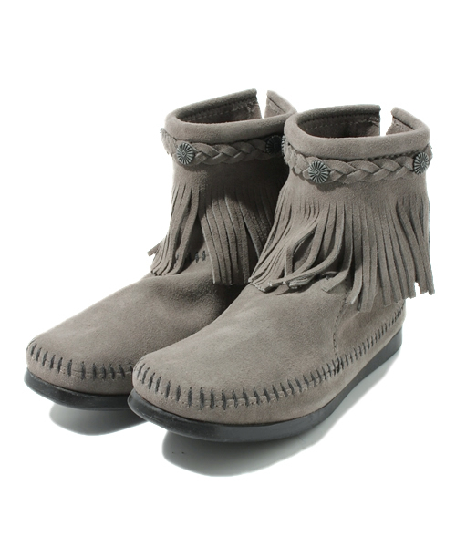 MELROSE claire（メルローズ クレール）の「ミネトンカHI TOP BACK ZIP BOOT（ブーツ・レディース・グレー/ブラウン・SMALL/MEDIUM/LARGE）」の2枚目の写真