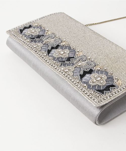 12Twelve Agenda(トゥエルブ アジェンダ)の「フラワーモチーフビーズ刺繍クラッチバッグ(クラッチバッグ・レディース・ブラック/シルバー/アイボリー/オフホワイト・FREE)」の6枚目の写真