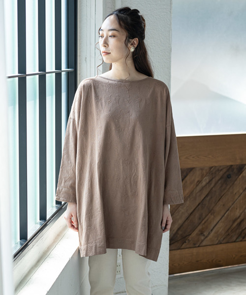 PUAL CE CIN(ピュアルセシン)の「ボタニカル刺繍チュニック(Tシャツ/カットソー・レディース・ブラック/ベージュ/アイボリー/キャメル・FREE)」の11枚目の写真