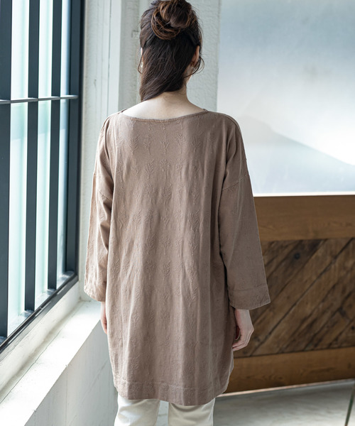 PUAL CE CIN(ピュアルセシン)の「ボタニカル刺繍チュニック(Tシャツ/カットソー・レディース・ブラック/ベージュ/アイボリー/キャメル・FREE)」の13枚目の写真