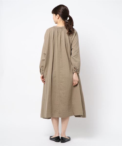 rps（アールピーエス）の「ダブルガーゼラグランスリーブギャザーワンピース（ワンピース・レディース・チャコールグレー/ベージュ/オフホワイト・M）」の5枚目の写真