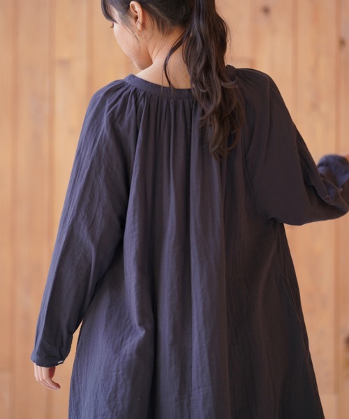 rps（アールピーエス）の「ダブルガーゼラグランスリーブギャザーワンピース（ワンピース・レディース・チャコールグレー/ベージュ/オフホワイト・M）」の10枚目の写真