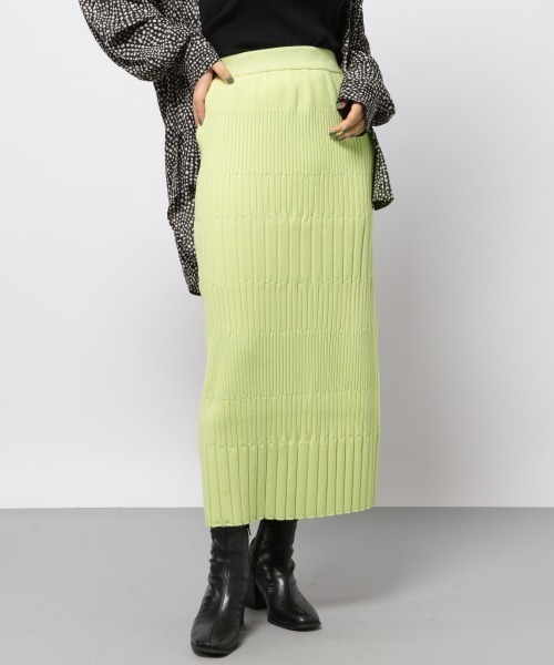 PAGEBOY(ページボーイ)の「ヘンケイリブニットスカート(スカート・レディース・オフホワイト/ブラック/ライム・FREE)」の1枚目の写真