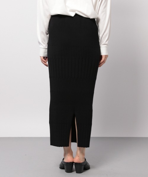 PAGEBOY(ページボーイ)の「ヘンケイリブニットスカート(スカート・レディース・オフホワイト/ブラック/ライム・FREE)」の4枚目の写真