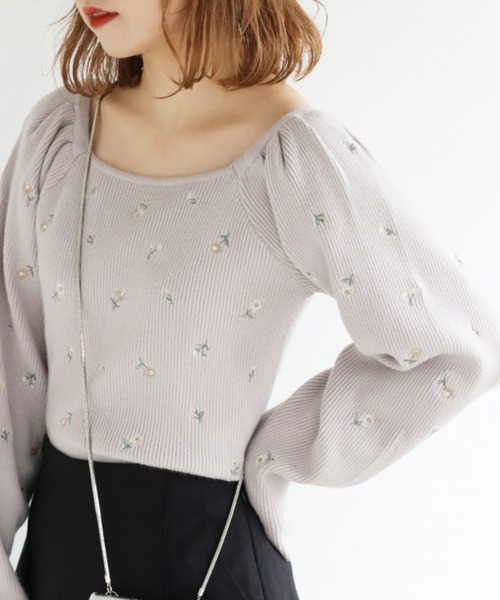 one after another NICE CLAUP（ワンアフターアナザーナイスクラップ）の「フラワー刺繍ニット（ニット/セーター・レディース・ブラック/グレー/アイボリー・FREE）」の3枚目の写真