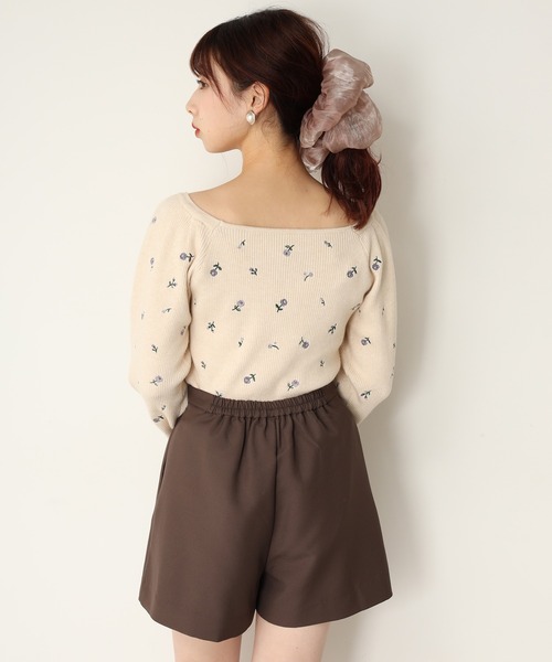 one after another NICE CLAUP（ワンアフターアナザーナイスクラップ）の「フラワー刺繍ニット（ニット/セーター・レディース・ブラック/グレー/アイボリー・FREE）」の14枚目の写真