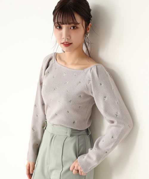 one after another NICE CLAUP（ワンアフターアナザーナイスクラップ）の「フラワー刺繍ニット（ニット/セーター・レディース・ブラック/グレー/アイボリー・FREE）」の6枚目の写真