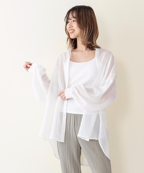 INNOCENT BLUE（イノセントブルー）の「【innocent blue/イノセントブルー】バンドカラーシアーシャツ　オーバーサイズ/ビッグシルエット　長袖（シャツ/ブラウス・レディース・オフホワイト/ライトベージュ・MEDIUM）」の2枚目の写真