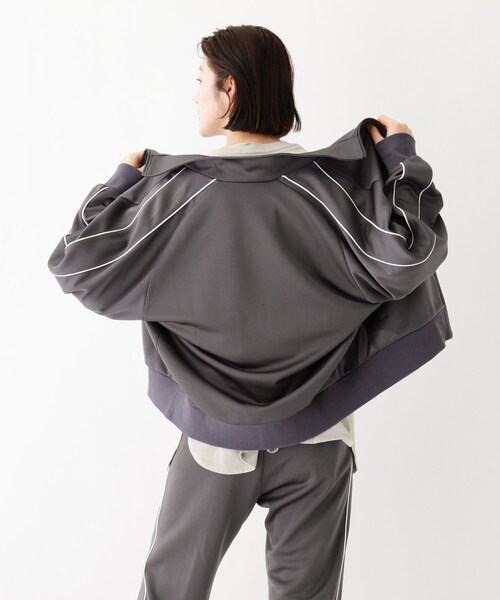 AG by aquagirl（エージーバイアクアガール）の「◆UMBRO配色ジャージ（ブルゾン・レディース・ブラック/ベージュ系8/ガンメタ・38）」の7枚目の写真