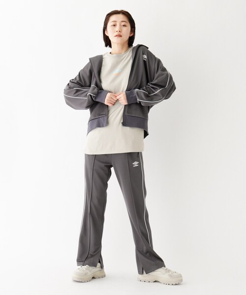 AG by aquagirl（エージーバイアクアガール）の「◆UMBRO配色ジャージ（ブルゾン・レディース・ブラック/ベージュ系8/ガンメタ・38）」の16枚目の写真