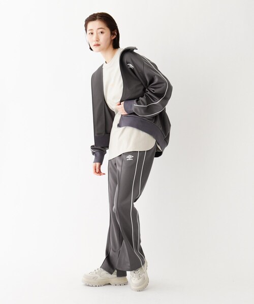 AG by aquagirl（エージーバイアクアガール）の「◆UMBRO配色ジャージ（ブルゾン・レディース・ブラック/ベージュ系8/ガンメタ・38）」の22枚目の写真