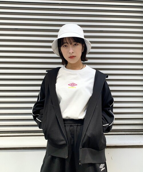 AG by aquagirl（エージーバイアクアガール）の「◆UMBRO配色ジャージ（ブルゾン・レディース・ブラック/ベージュ系8/ガンメタ・38）」の15枚目の写真