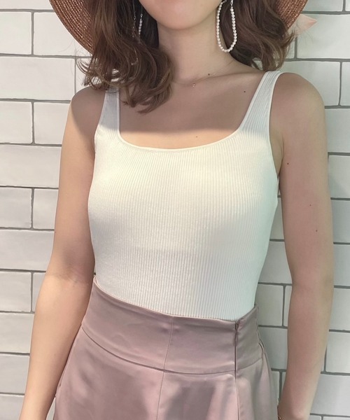 EIMY ISTOIRE(エイミーイストワール)の「バックオープンスクエアカップインニットボディースーツ(タンクトップ・レディース・ホワイト/ブラック/ベージュ/ネイビー/ピンク/キャメル・FREE)」の2枚目の写真