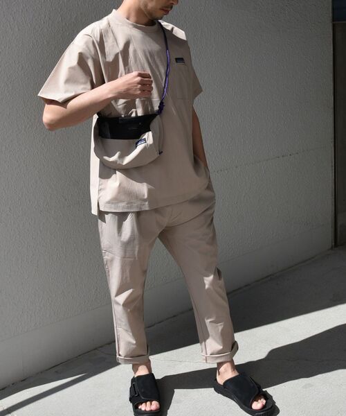 SHIPS any（シップス エニィ）の「THOUSAND MILE: :3ピース Tシャツ タックパンツ サコッシュ セットアップアイテム（その他小物・メンズ・ネイビー/ベージュ・LARGE/MEDIUM/SMALL）」の4枚目の写真