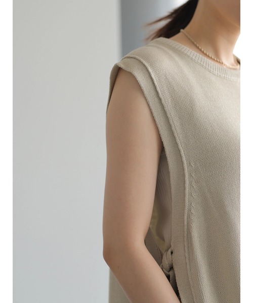 AMERICAN HOLIC（アメリカンホリック）の「サイドリボンニットベスト（ベスト・レディース・ブラック/ライトベージュ・FREE）」の7枚目の写真