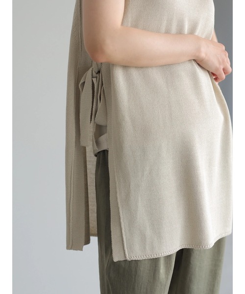 AMERICAN HOLIC（アメリカンホリック）の「サイドリボンニットベスト（ベスト・レディース・ブラック/ライトベージュ・FREE）」の8枚目の写真