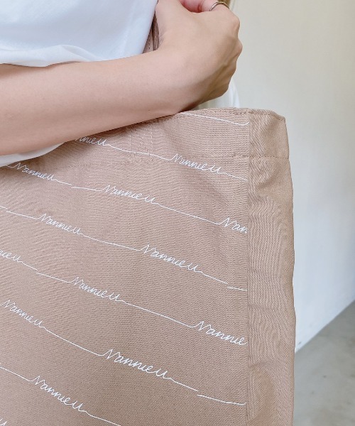 VANNIE U（ヴァニーユー）の「総ロゴトートBAG（トートバッグ・レディース・アイボリー/ベージュ/ブラック・FREE）」の19枚目の写真