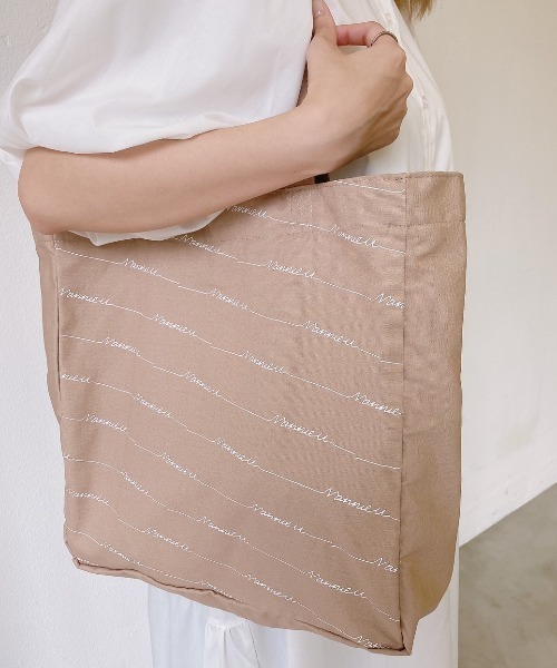 VANNIE U（ヴァニーユー）の「総ロゴトートBAG（トートバッグ・レディース・アイボリー/ベージュ/ブラック・FREE）」の17枚目の写真