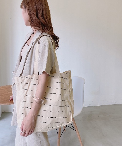 VANNIE U（ヴァニーユー）の「総ロゴトートBAG（トートバッグ・レディース・アイボリー/ベージュ/ブラック・FREE）」の8枚目の写真