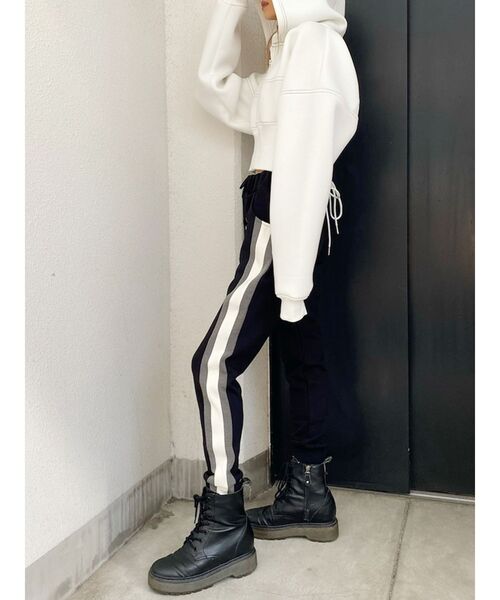 GYDA(ジェイダ)の「バックレースUPポンチショートパーカー(パーカー・レディース・ブラック/オフホワイト・FREE)」の22枚目の写真