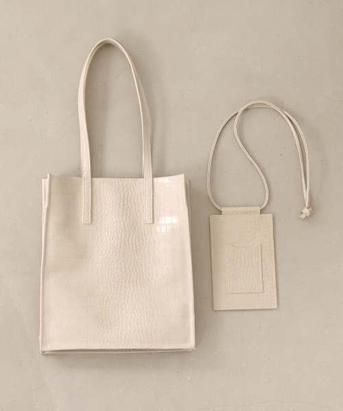 LOWRYS FARM(ローリーズファーム)の「スマホポーチツキトートバッグ 958287(トートバッグ・レディース・アイボリー/ブラック/ダークブラウン・FREE)」の1枚目の写真