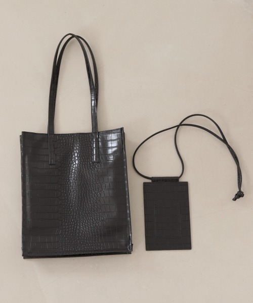 LOWRYS FARM(ローリーズファーム)の「スマホポーチツキトートバッグ 958287(トートバッグ・レディース・アイボリー/ブラック/ダークブラウン・FREE)」の2枚目の写真