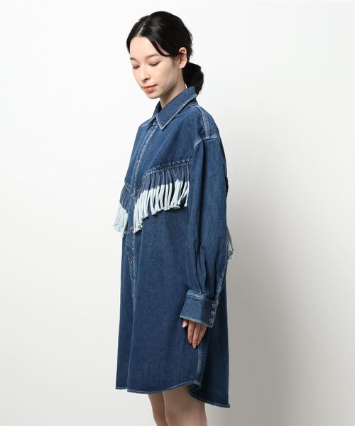 MOUSSY（マウジー）の「FRINGE DENIM SHIRT ドレス（ワンピース・レディース・ブルー/ブラック・FREE）」の14枚目の写真