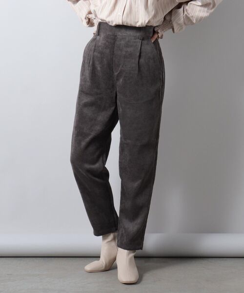 fredy couleur(フレディクルール)の「ストレッチコールテーパードパンツ(その他パンツ・レディース・ブルー系その他2/チャコールグレー/オフホワイト・38)」の2枚目の写真