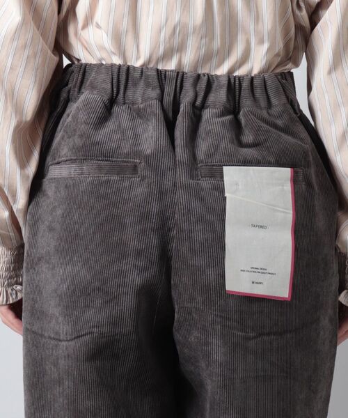 fredy couleur(フレディクルール)の「ストレッチコールテーパードパンツ(その他パンツ・レディース・ブルー系その他2/チャコールグレー/オフホワイト・38)」の9枚目の写真