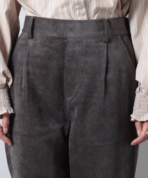 fredy couleur(フレディクルール)の「ストレッチコールテーパードパンツ(その他パンツ・レディース・ブルー系その他2/チャコールグレー/オフホワイト・38)」の14枚目の写真