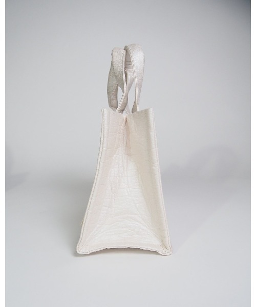 Donnaruma(ドンナルンマ)の「「etul / エツル」ピニャテックス スクエアトートバッグ(トートバッグ・レディース・ホワイト/カーキ/シルバー・FREE)」の17枚目の写真