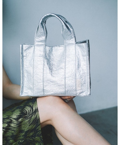 Donnaruma(ドンナルンマ)の「「etul / エツル」ピニャテックス スクエアトートバッグ(トートバッグ・レディース・ホワイト/カーキ/シルバー・FREE)」の8枚目の写真