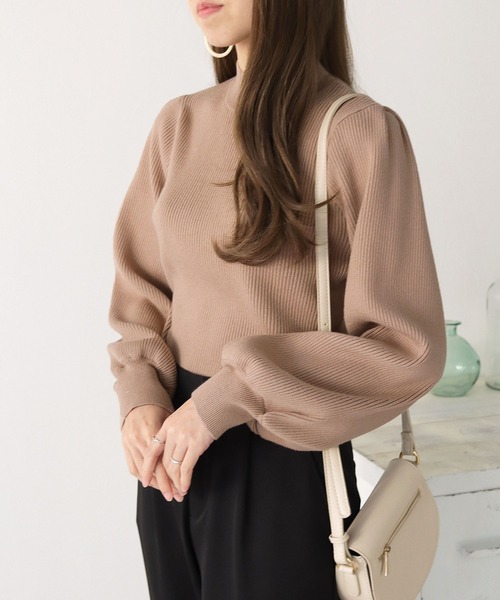 cheriella(シェリエラ)の「【cheriella】洗えるもちもちショルダータックリブニット(ニット/セーター・レディース・ブラック/ベージュ/パープル/グリーン/アイボリー・M)」の1枚目の写真