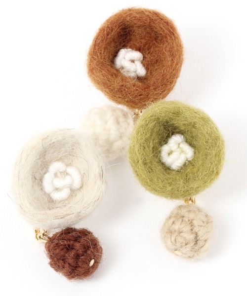 studio CLIP(スタディオクリップ)の「フェルトバイカラーサークルイヤリング(イヤリング・レディース・カーキ/アイボリー/キャメル・FREE)」の5枚目の写真