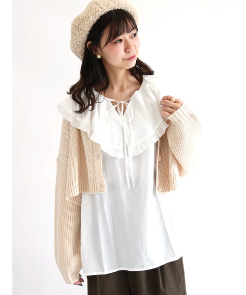 ehka sopo（エヘカソポ）の「ラッフルチュニックブラウス（シャツ/ブラウス・レディース・ブラック/ベージュ/オフホワイト/キナリ・ﾌﾘ-）」の2枚目の写真