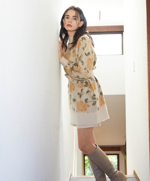 Cheek(チーク)の「花柄ジャガードミニニットワンピース(ワンピース・レディース・ベージュ/チャコールグレー/グレー・MEDIUM)」の5枚目の写真