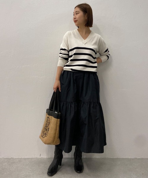 BEARDSLEY（ビアズリー）の「開きすぎないVネックが1枚で気軽に着やすいシルクコットンプルオーバーニット（ニット/セーター・レディース・ホワイト/イエロー・FREE）」の4枚目の写真