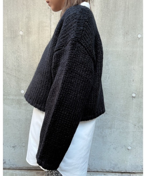 LiSeek（リシーク）の「【LiSeeK】チャンキーボートネックニットTOP（ニット/セーター・レディース・ブラック/ベージュ/ピンク/ブルー/アイボリー・FREE）」の9枚目の写真