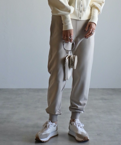 ap retro（アプレトロ）の「【ap retro】リラックスポンチジョガーパンツ　/ジョグパンツ（スウェットパンツ・レディース・ブラック/グレイッシュベージュ/ブラック系その他/ベージュ系その他/ホワイト系その他/アイボリー・FREE）」の6枚目の写真