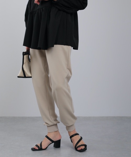 ap retro（アプレトロ）の「【ap retro】リラックスポンチジョガーパンツ　/ジョグパンツ（スウェットパンツ・レディース・ブラック/グレイッシュベージュ/ブラック系その他/ベージュ系その他/ホワイト系その他/アイボリー・FREE）」の11枚目の写真