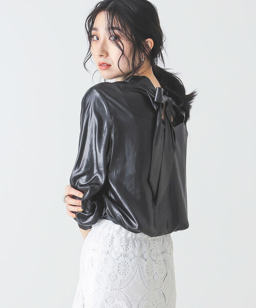 BEAMS LIGHTS（ビームスライツ）の「BEAMS LIGHTS / チンツ加工 バックリボン ブラウス（シャツ/ブラウス・レディース・ブラック/ブラウン・ONE SIZE）」の2枚目の写真