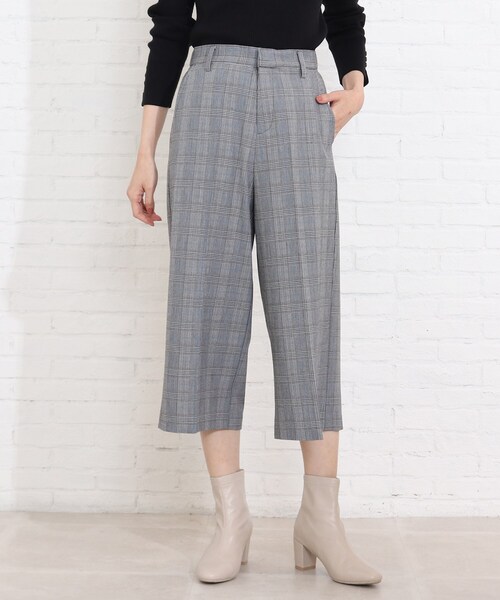 SHOO・LA・RUE（シューラルー）の「◆センタープレスクロップドパンツ（その他パンツ・レディース・ブラック/ベージュ/グレー系その他2・02/03/04）」の3枚目の写真