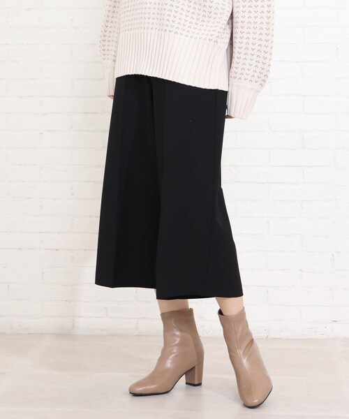 SHOO・LA・RUE（シューラルー）の「◆センタープレスクロップドパンツ（その他パンツ・レディース・ブラック/ベージュ/グレー系その他2・02/03/04）」の2枚目の写真