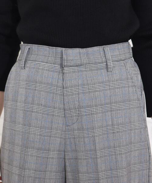 SHOO・LA・RUE（シューラルー）の「◆センタープレスクロップドパンツ（その他パンツ・レディース・ブラック/ベージュ/グレー系その他2・02/03/04）」の14枚目の写真